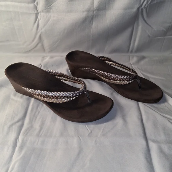 Vionic Women's Braided Thong Sandals in Metallic Silver - Picture 3 of 6